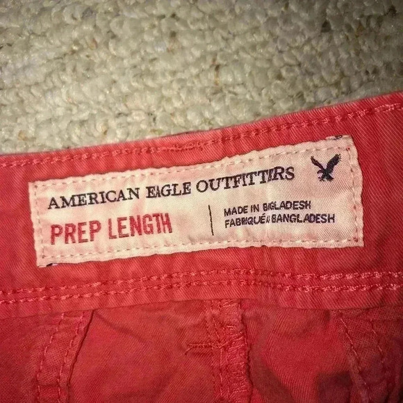 AMERICAN EAGLE RED SHORTS SIZE 33 - Picture 3 of 7